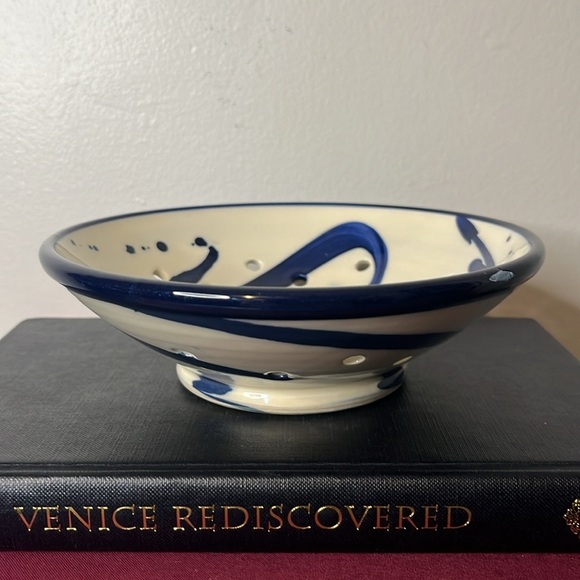 Handmade White & Blue Brush Stroke Signed Ceramic Vintage Berry Bowl Strainer - Picture 2 of 9